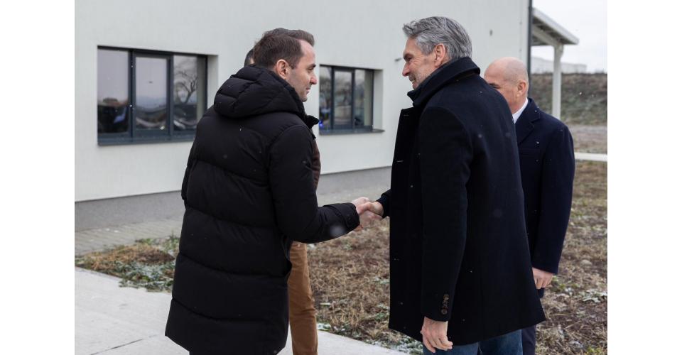 Imagini cu Ilie Bolojan, la popota cu soldații NATO, la baza de la Câmpia Turzii 1034874