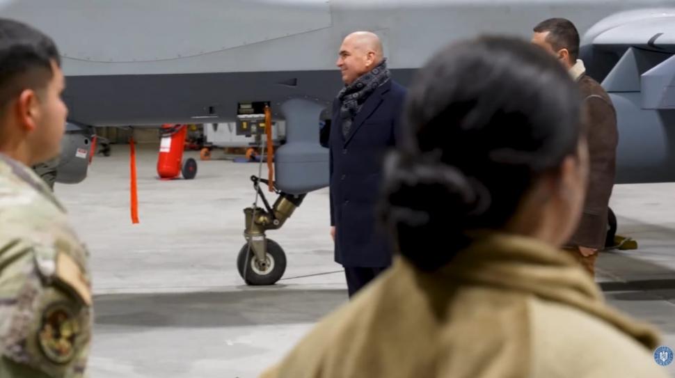 Imagini cu Ilie Bolojan, la popota cu soldații NATO, la baza de la Câmpia Turzii 1034880