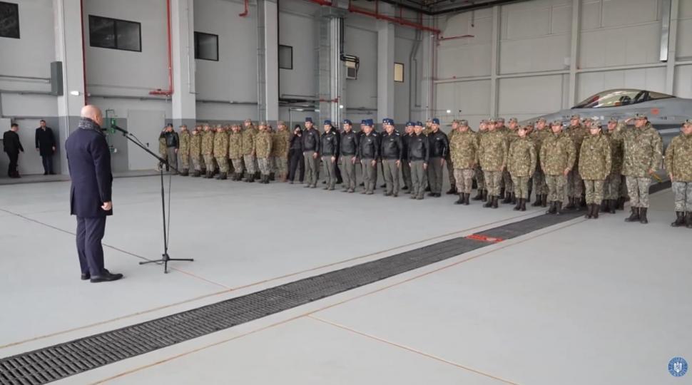 Imagini cu Ilie Bolojan, la popota cu soldații NATO, la baza de la Câmpia Turzii 1034882