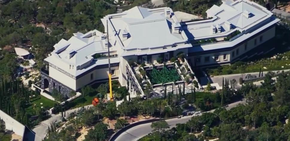 Putin și-a făcut încă un palat, în Crimeea. Are și spital la parter, cu sală de operație, criocameră și aparate cu raze X 1034916