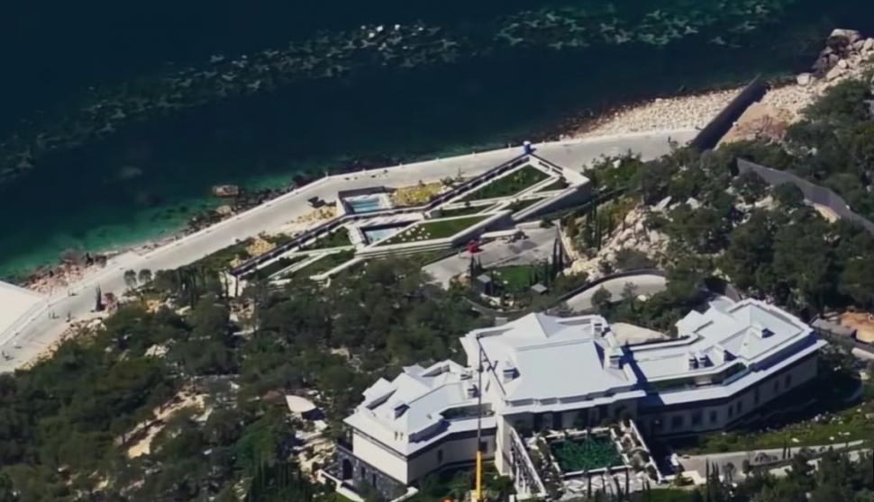 Putin și-a făcut încă un palat, în Crimeea. Are și spital la parter, cu sală de operație, criocameră și aparate cu raze X 1034924