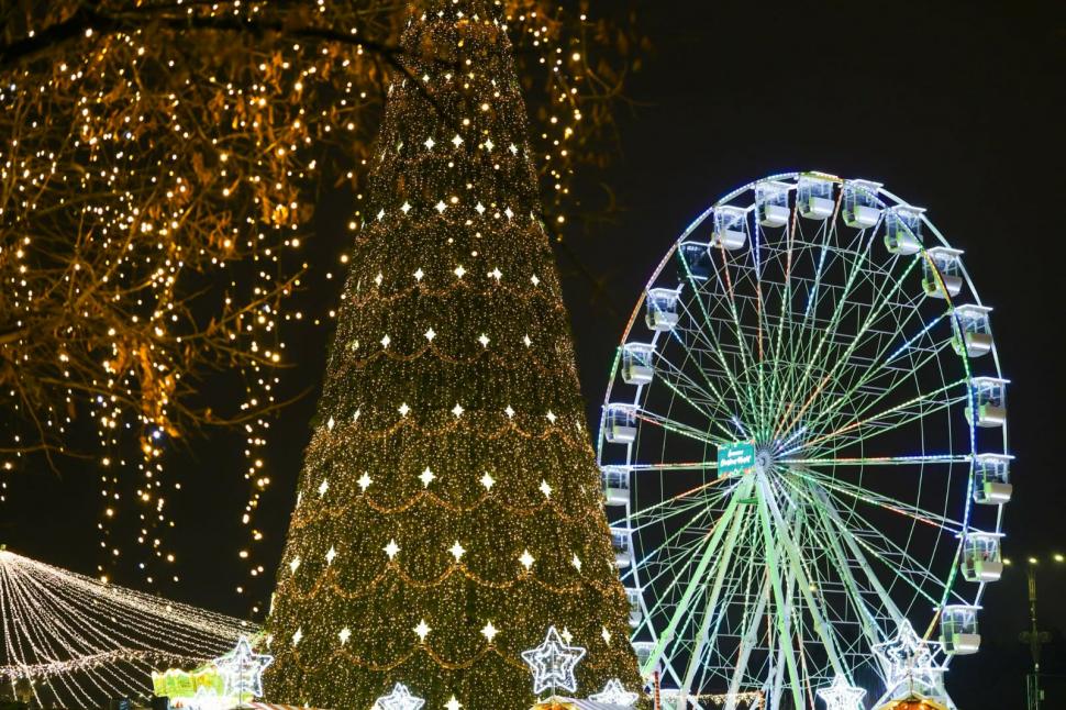 Târgurile de Crăciun 2025 din București s-au închis. Număr record de vizitatori: peste 1,5 milioane. Cum au arătat decorațiunile 1034824