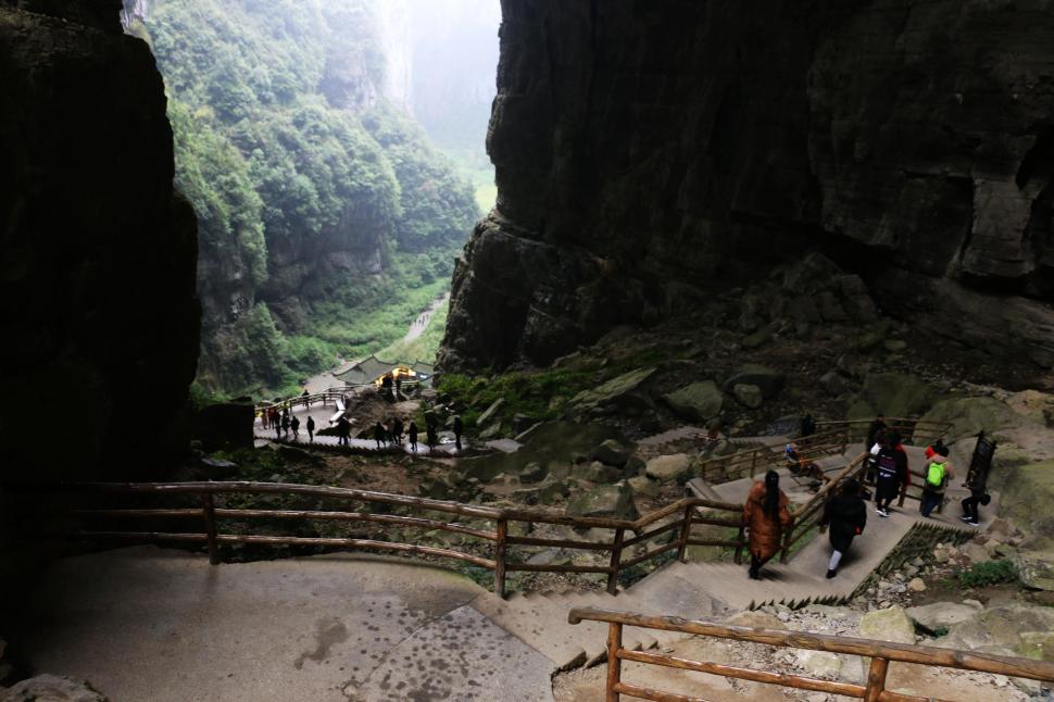 Podurile din Wulong au ajuns o atracție principală în „orașul 8D” Chongqing: Cum arată cele 3 minuni naturale care apar în Transformers 1035074