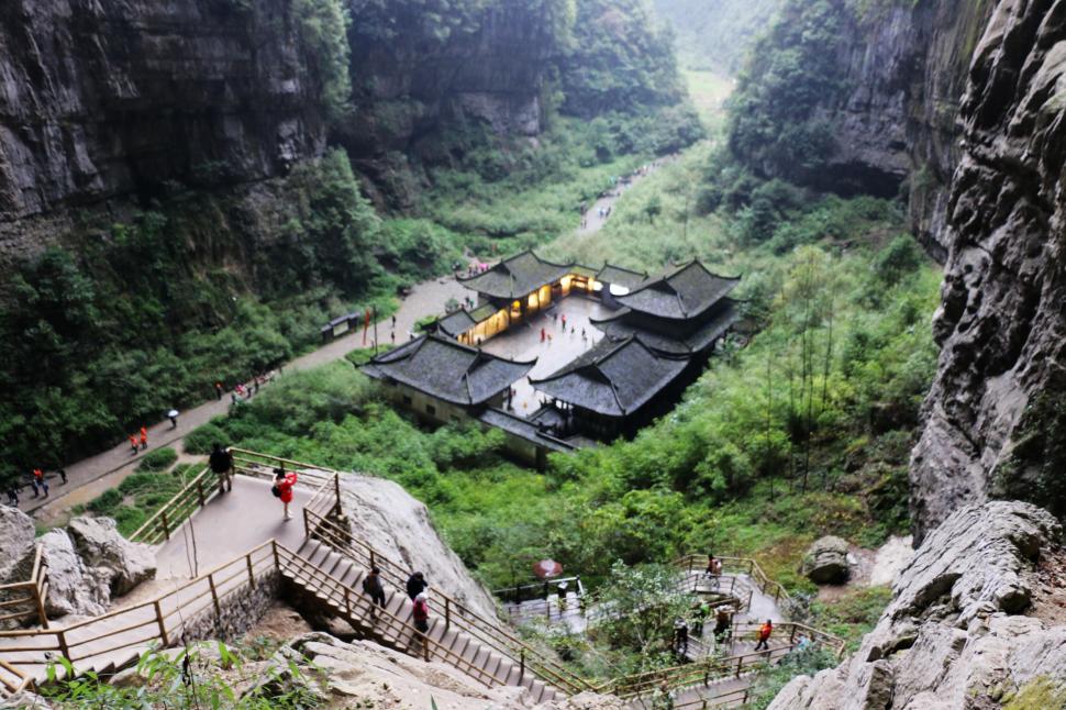 Podurile din Wulong au ajuns o atracție principală în „orașul 8D” Chongqing: Cum arată cele 3 minuni naturale care apar în Transformers 1035081