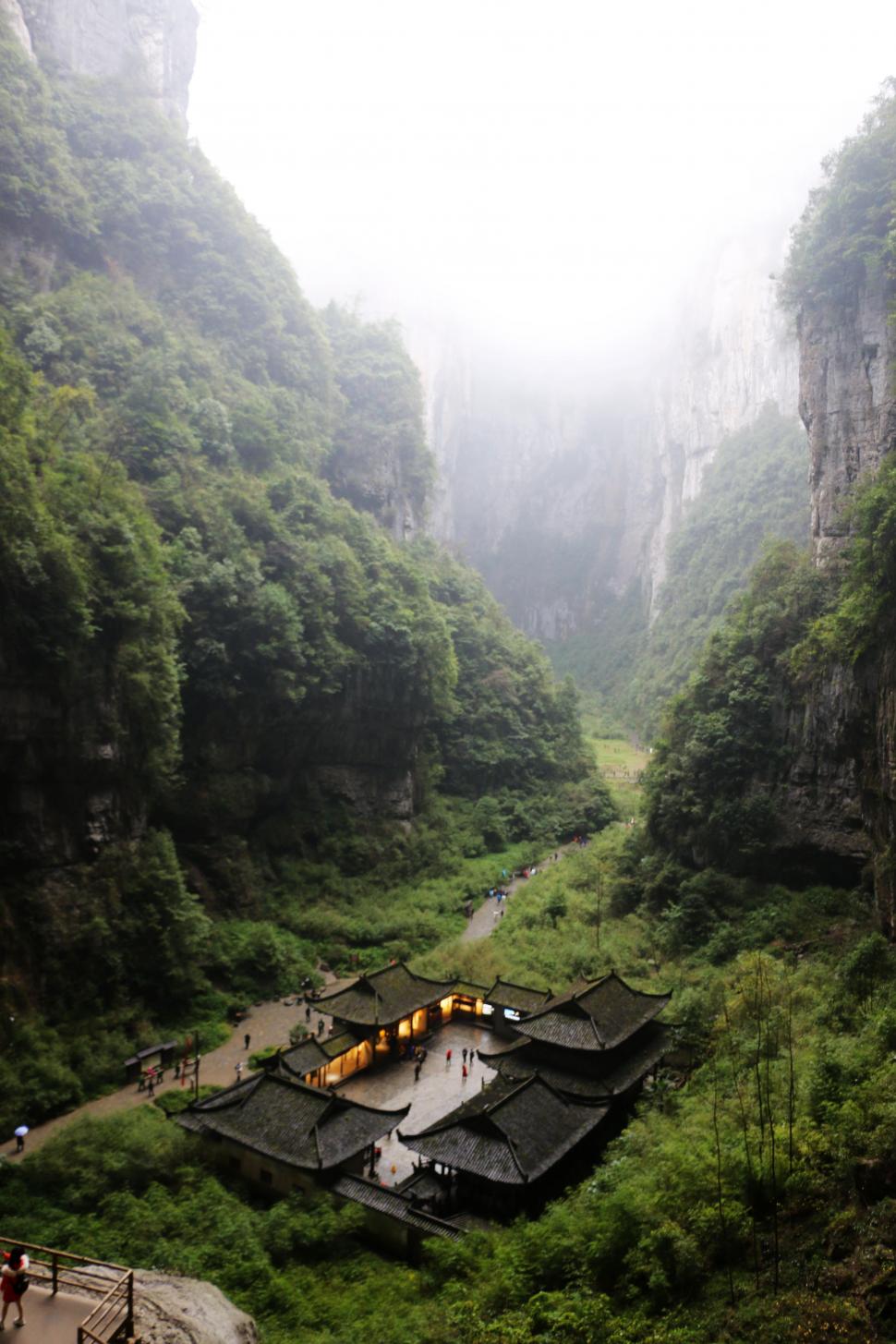 Podurile din Wulong au ajuns o atracție principală în „orașul 8D” Chongqing: Cum arată cele 3 minuni naturale care apar în Transformers 1035082