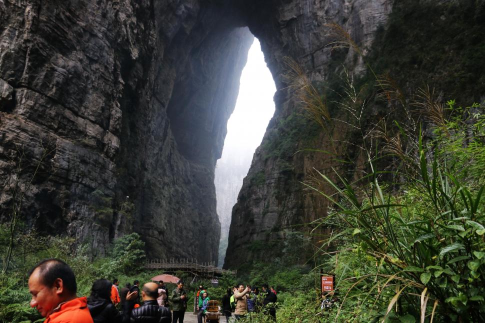 Podurile din Wulong au ajuns o atracție principală în „orașul 8D” Chongqing: Cum arată cele 3 minuni naturale care apar în Transformers 1035083