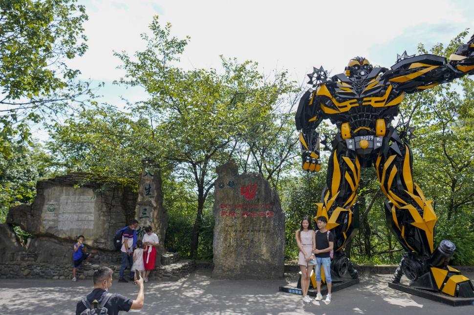 Podurile din Wulong au ajuns o atracție principală în „orașul 8D” Chongqing: Cum arată cele 3 minuni naturale care apar în Transformers 1035089