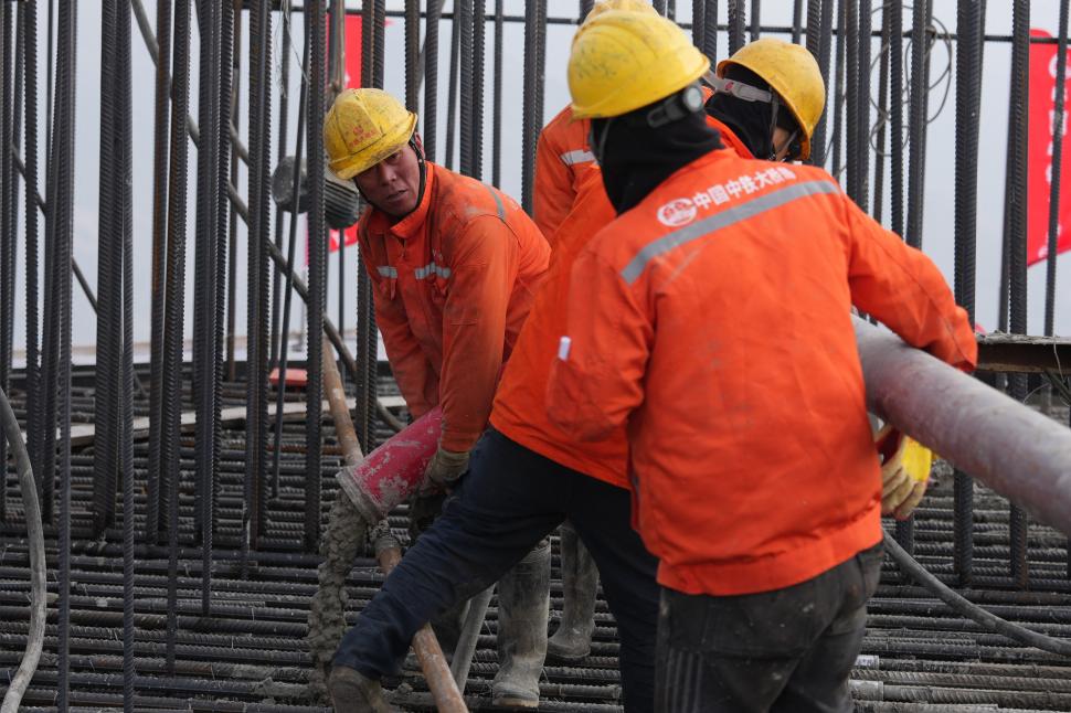 Un „zgârie-nori” înălțat direct în mare: China tocmai a construit cel mai înalt pilon de pod din lume, cât o clădire cu 100 de etaje 1035006