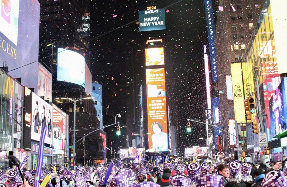 Cum a întâmpinat lumea Anul Nou. Artificii spectaculoase, tobe la Marele Zid Chinezesc, petrecere record pe plaja din Copacabana 1035187