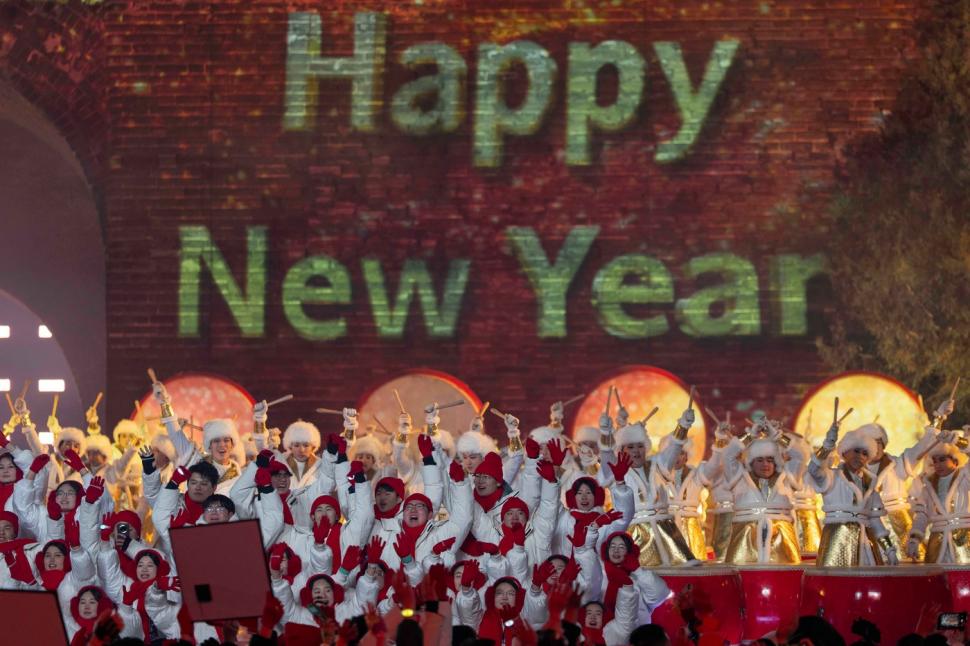 Cum a întâmpinat lumea Anul Nou. Artificii spectaculoase, tobe la Marele Zid Chinezesc, petrecere record pe plaja din Copacabana 1035190