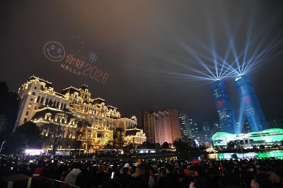 Cum a întâmpinat lumea Anul Nou. Artificii spectaculoase, tobe la Marele Zid Chinezesc, petrecere record pe plaja din Copacabana 1035191