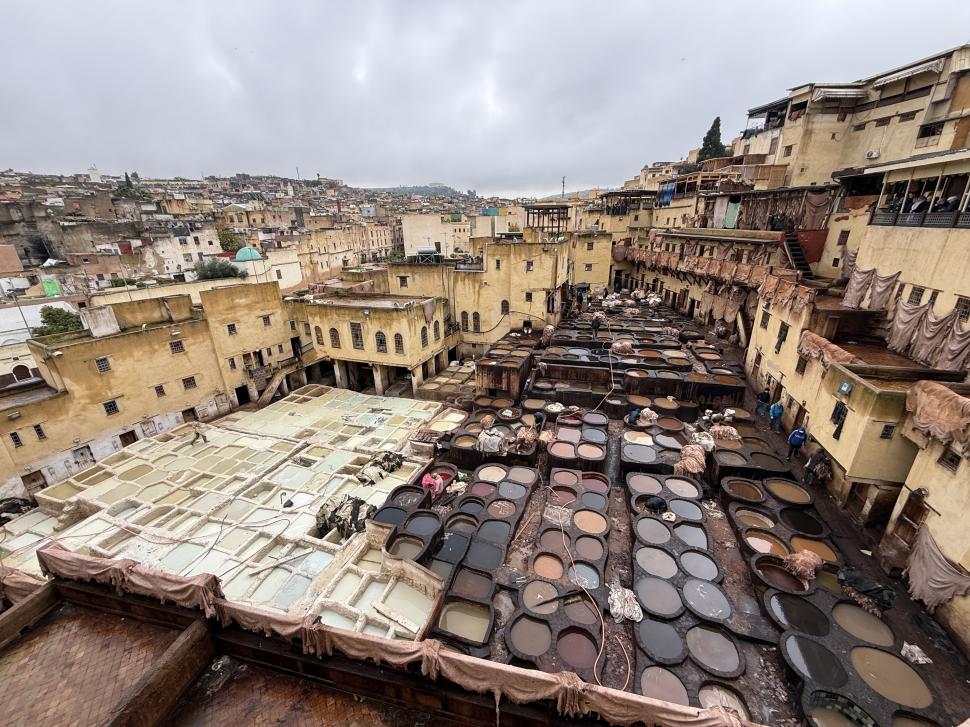 Cum arată cea mai veche pielărie din lume și de ce aici găinațul de porumbel se vinde cu 20 de euro kilogramul 1035123