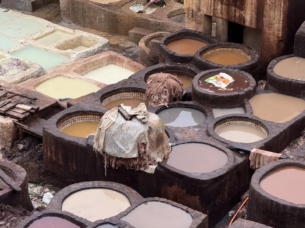 Cum arată cea mai veche pielărie din lume și de ce aici găinațul de porumbel se vinde cu 20 de euro kilogramul 1035142