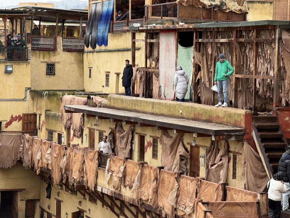 Cum arată cea mai veche pielărie din lume și de ce aici găinațul de porumbel se vinde cu 20 de euro kilogramul 1035147