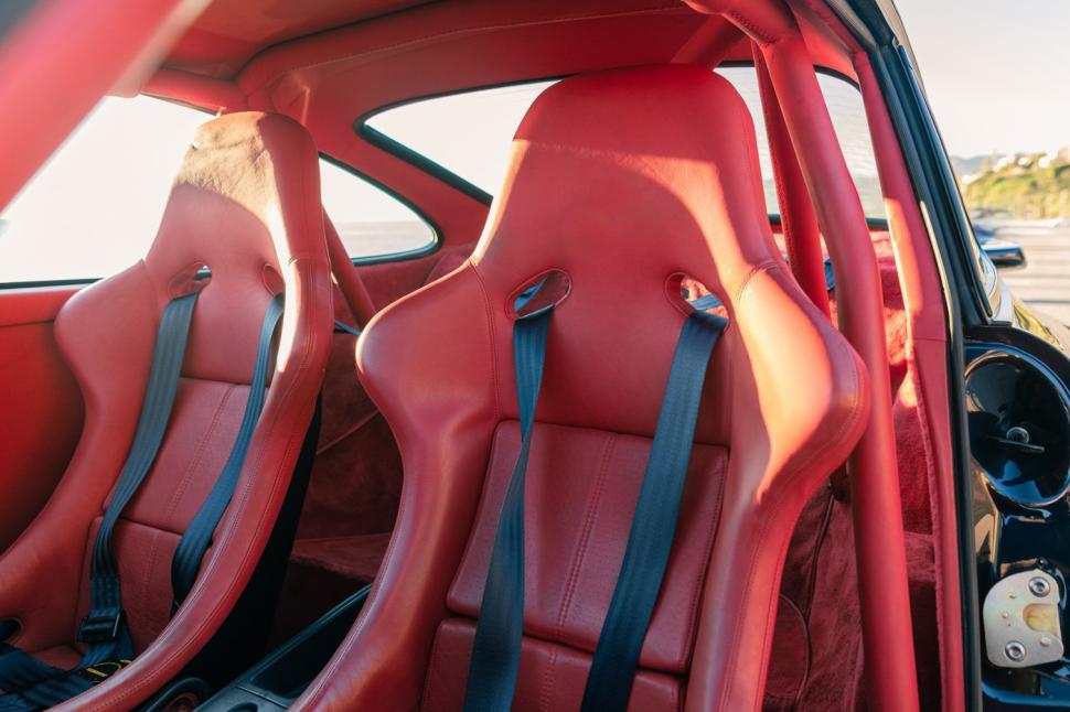 Unul dintre cele mai rare Porsche-uri ale anilor ’90 a fost scos la licitație. Are la bord doar 640 de kilometri 1035422