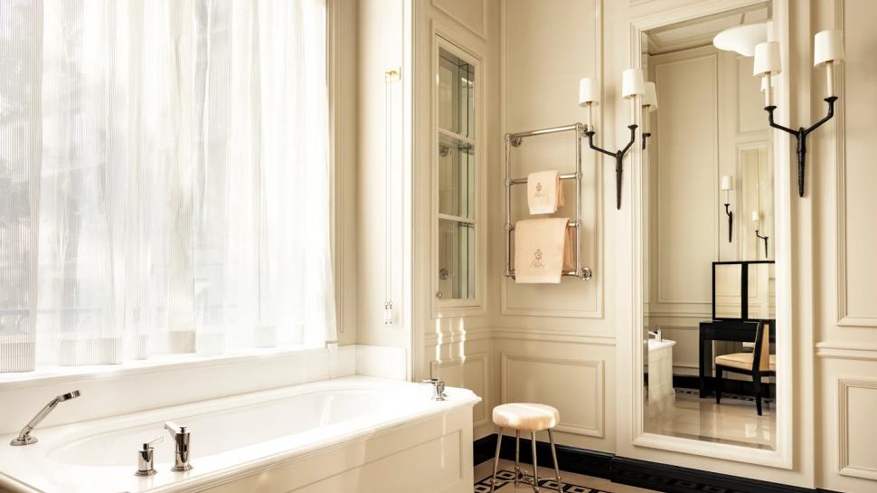 Gabrielle „Coco” Chanel a locuit într-un hotel de lux în ultimii 30 de ani de viață. Cum arată apartamentul și cât costă azi cazarea  1035796