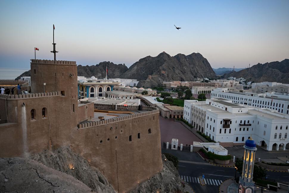 Țara care profită de faptul că Dubai e mult prea aglomerat turistic. Este sigură și are și munți, și deșert  1035731