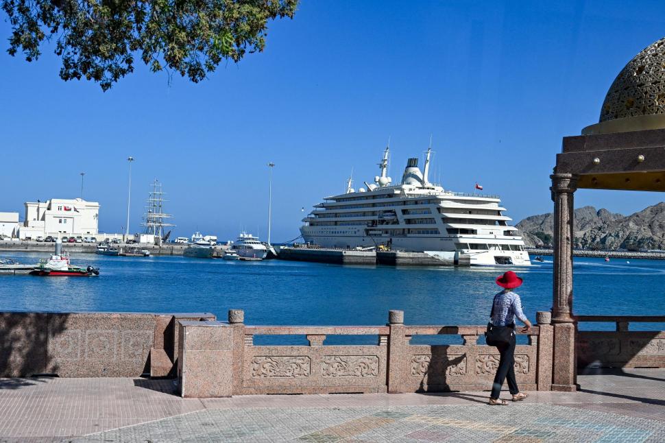 Țara care profită de faptul că Dubai e mult prea aglomerat turistic. Este sigură și are și munți, și deșert  1035732