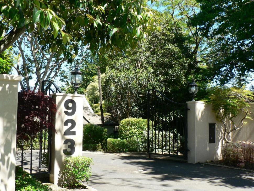 După ce și-au renovat casa de 5 milioane $, doi soți au decis s-o demoleze, pentru că nu-și mai puteau permite să locuiască în ea 1036020