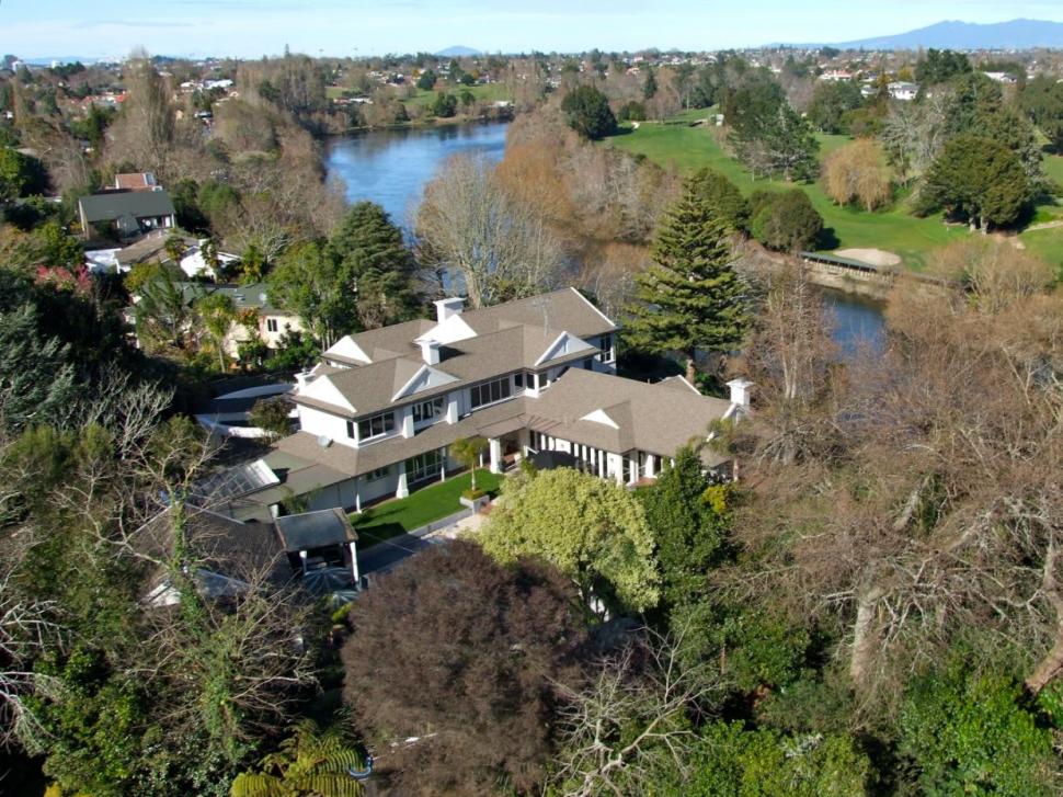 După ce și-au renovat casa de 5 milioane $, doi soți au decis s-o demoleze, pentru că nu-și mai puteau permite să locuiască în ea 1036025