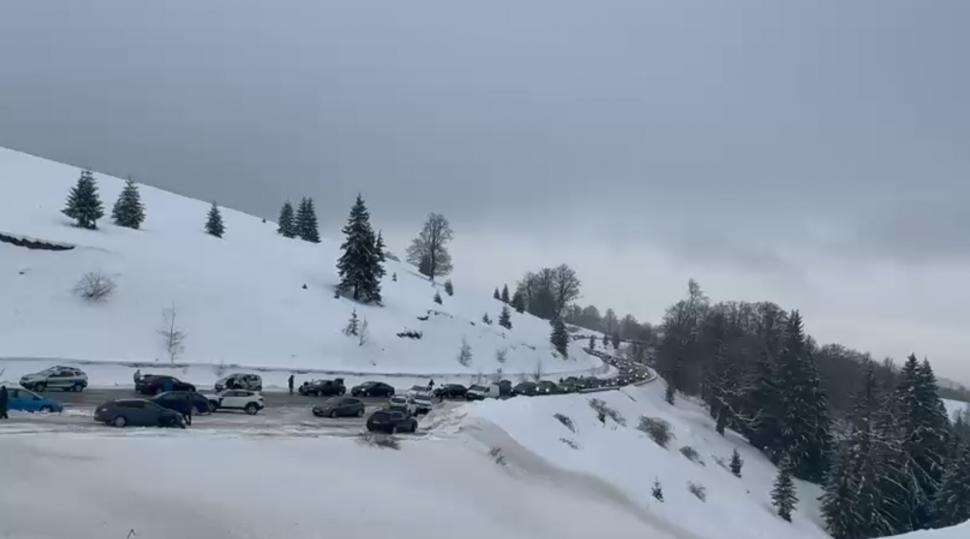 Viscolul face ravagii în Hunedoara. Circulația la Rânca este restricționată, poliția controlează toate mașinile 1036144