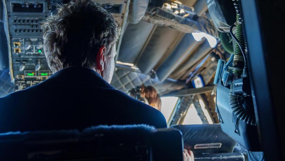 Avionul Spartan al lui Nicușor Dan a fost escortat de două aeronave F-18 elvețiene. Președintele: „A fost un gest de apreciere” 1036502