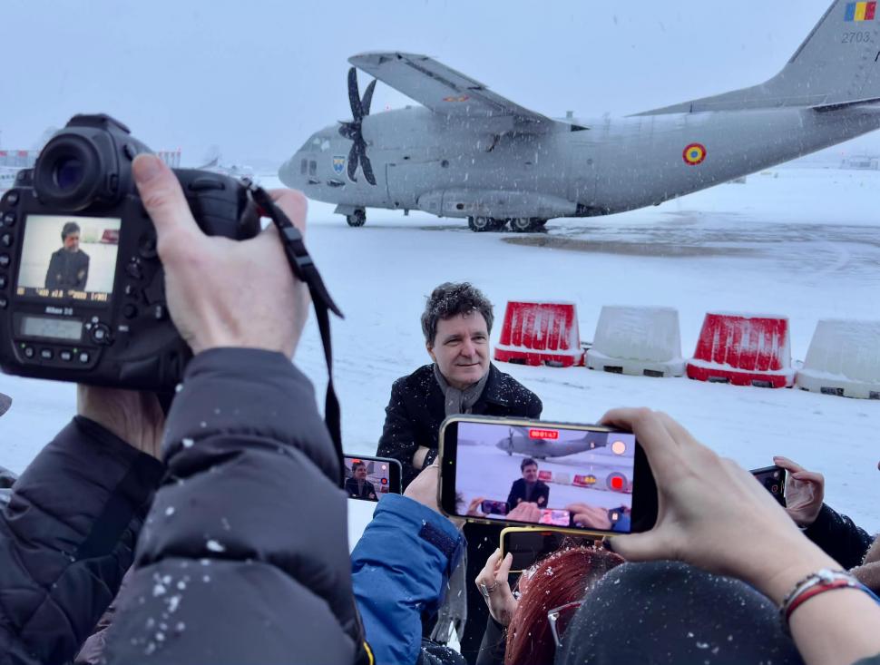 Avionul Spartan cu Nicușor Dan a aterizat la Baza 90, după ce Președintele a rămas blocat aproape 24 de ore în Paris 1036314