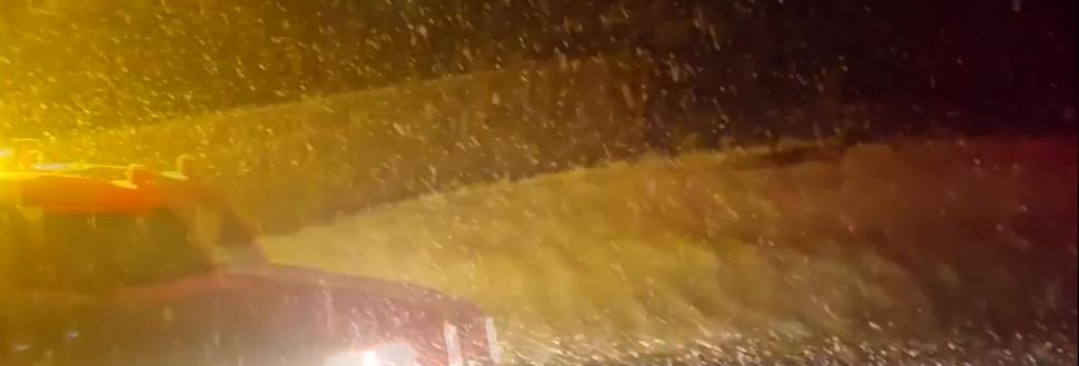 Ninsorile şi viscolul au blocat mai multe drumuri din ţară. Maşini înzăpezite şi restricţii de circulaţie. Ninge şi în București 1036592