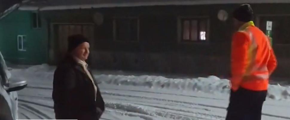 Ninsorile şi viscolul au blocat mai multe drumuri din ţară. Maşini înzăpezite şi restricţii de circulaţie. Ninge şi în București 1036599