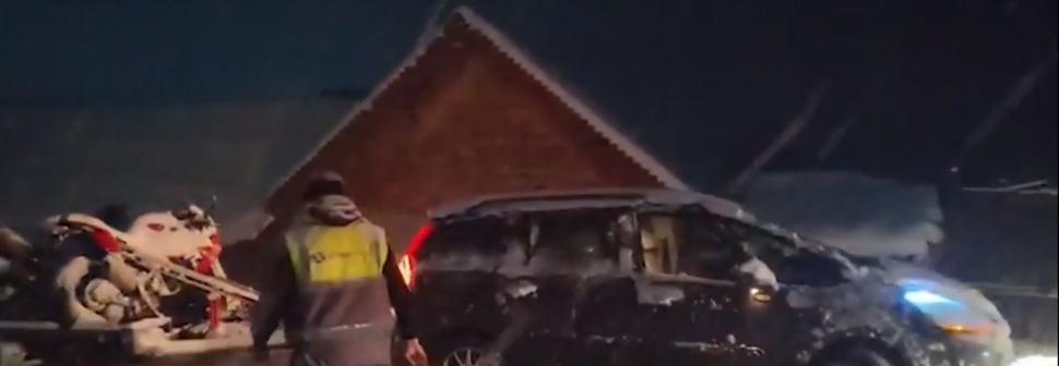 Ninsorile şi viscolul au blocat mai multe drumuri din ţară. Maşini înzăpezite şi restricţii de circulaţie. Ninge şi în București 1036600