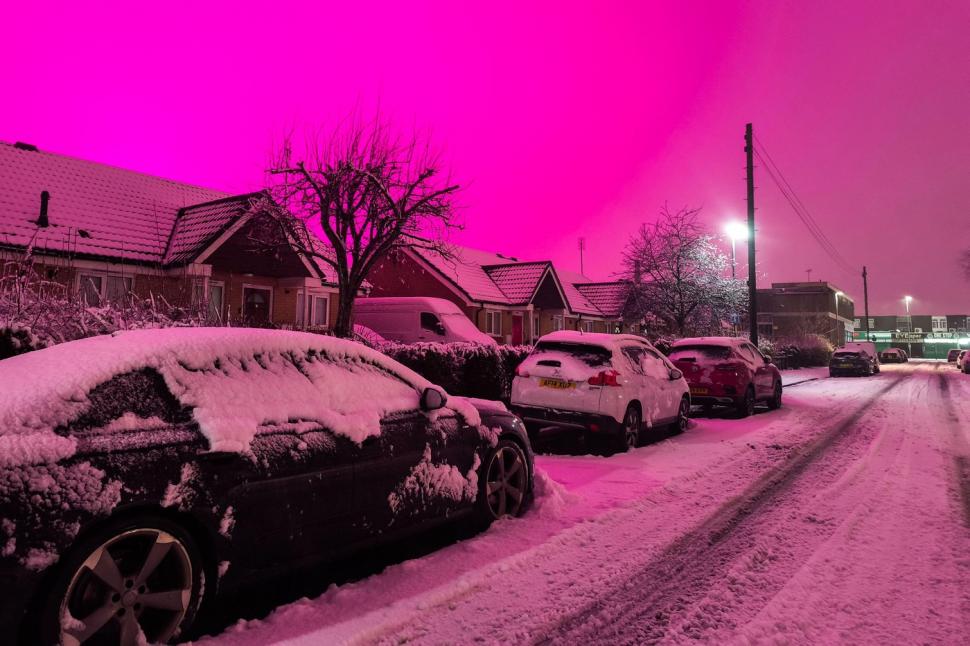 Cerul a devenit roz aprins în timpul furtunii de zăpadă de joi seară, în Birmingham 1037020