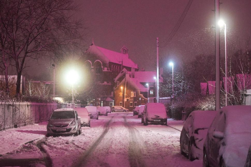 Cerul a devenit roz aprins în timpul furtunii de zăpadă de joi seară, în Birmingham 1037023