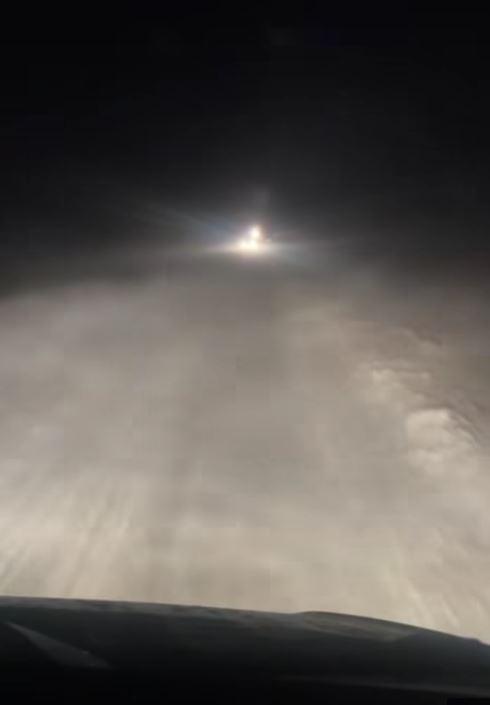 Circulaţia rutieră este închisă din cauza viscolului pe un drum din Botoşani. Trei ambulanţe sunt blocate în Vaslui 1036947