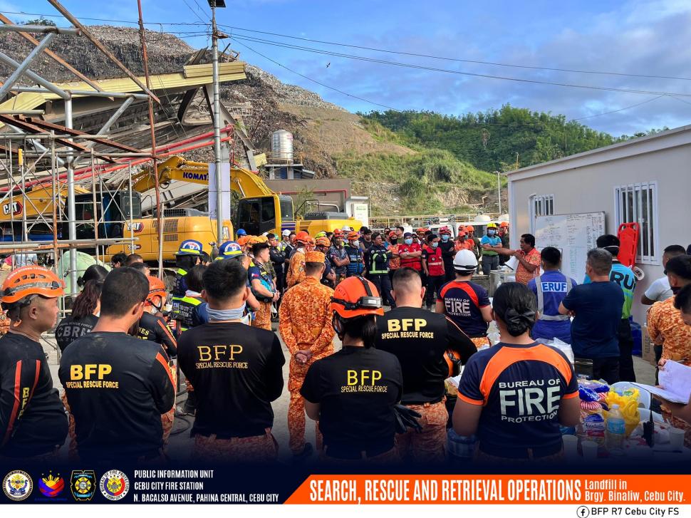 Doi oameni au murit și 35 sunt dispăruți, după ce o groapă de gunoi s-a prăbușit iar „avalanșa” de deșeuri a lovit un sat, în Filipine 1037047