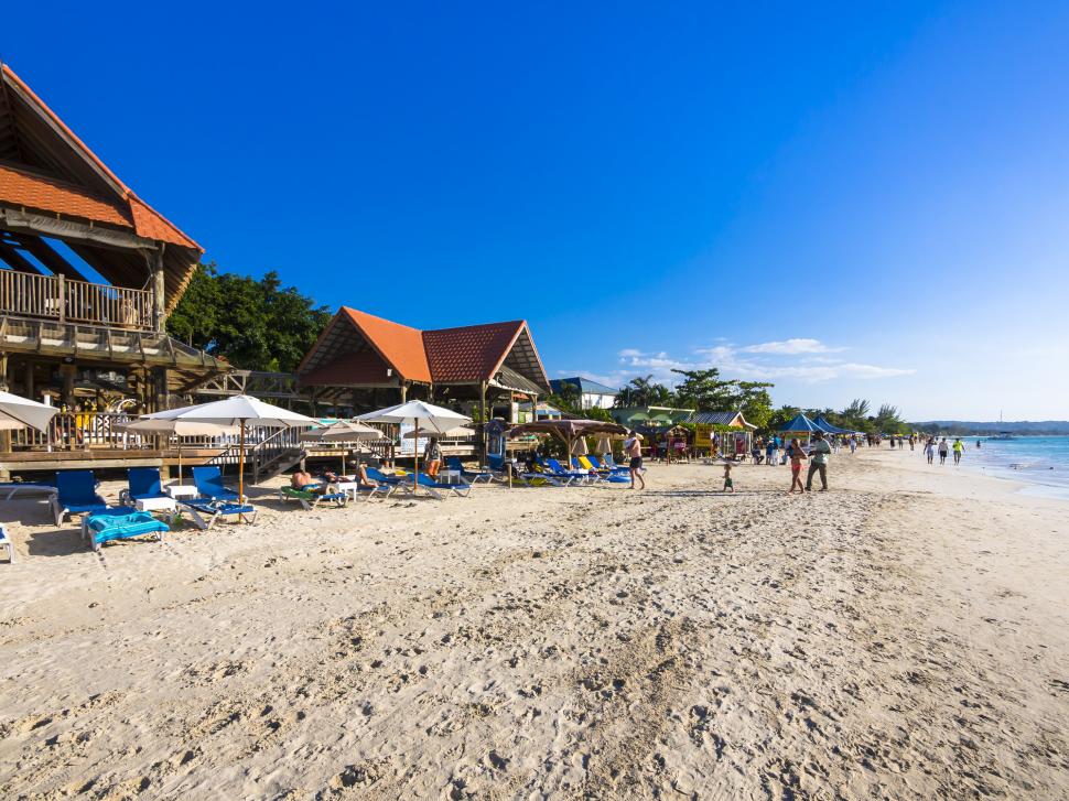 Insula din Caraibe, cu peste 1.000 km de coastă, unde localnicii nu mai au acces la plajă 1037091