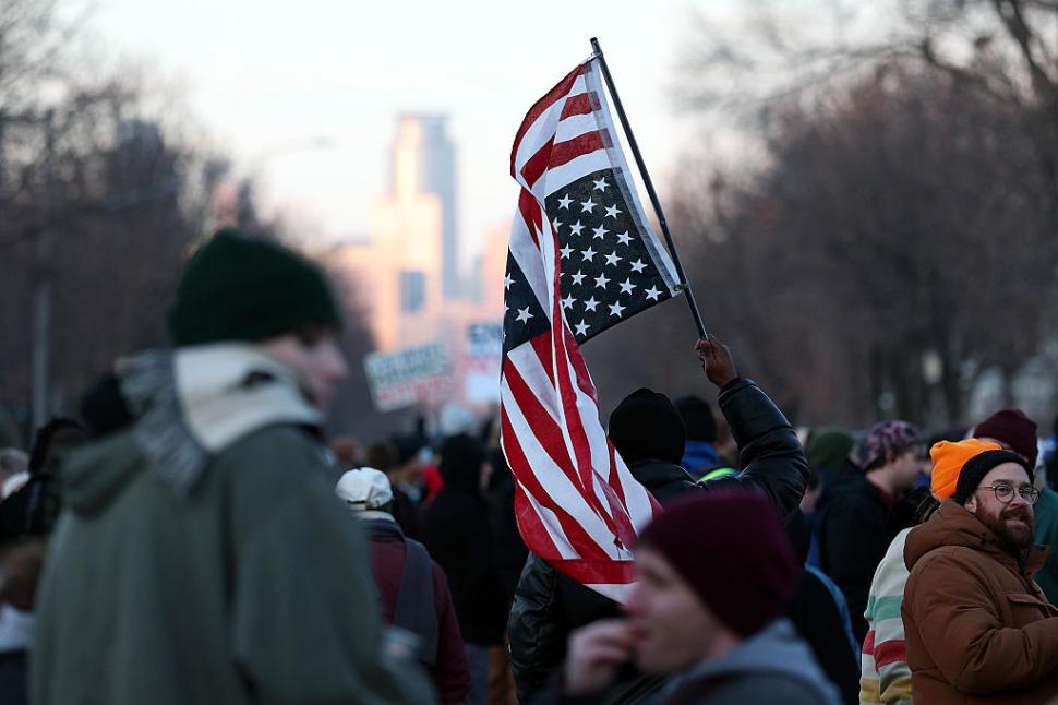S-a aflat cine este agentul ICE care a împușcat mortal o femeie, mamă a trei copii. Protestele s-au extins în mai multe orașe din SUA 1037158