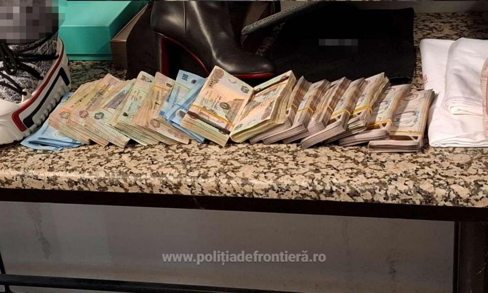 Captură uriaşă la aeroportul Otopeni: Teancuri cu bani, bijuterii de aur şi ceasuri de lux, în valoare de 3 milioane de euro 1037290