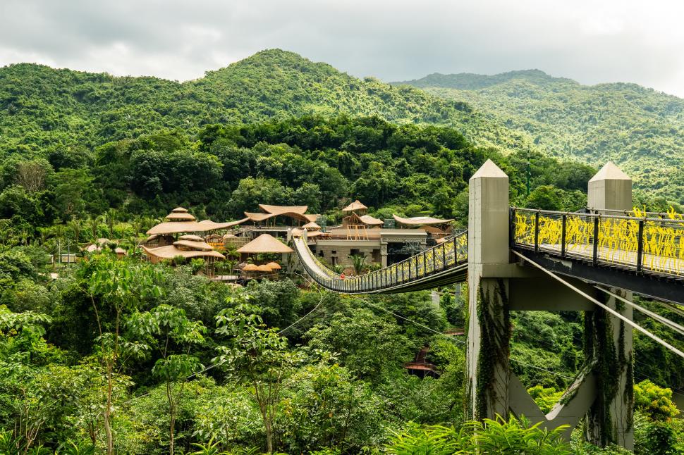 „Chinezii nu scuipă după ruşi, aşa cum fac europenii”. Cum a devenit Hainan destinația preferată a turiștilor ocoliți de Europa 1036625