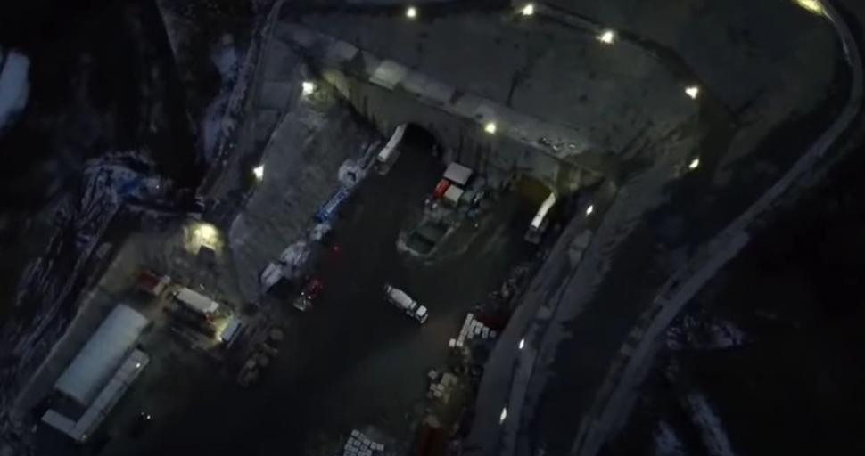 Imagini cu dinamitările de la tunelul Robești, pe secțiunea montană a Autostrăzii Sibiu-Pitești. CNAIR: Se lucrează indiferent de vreme 1037318