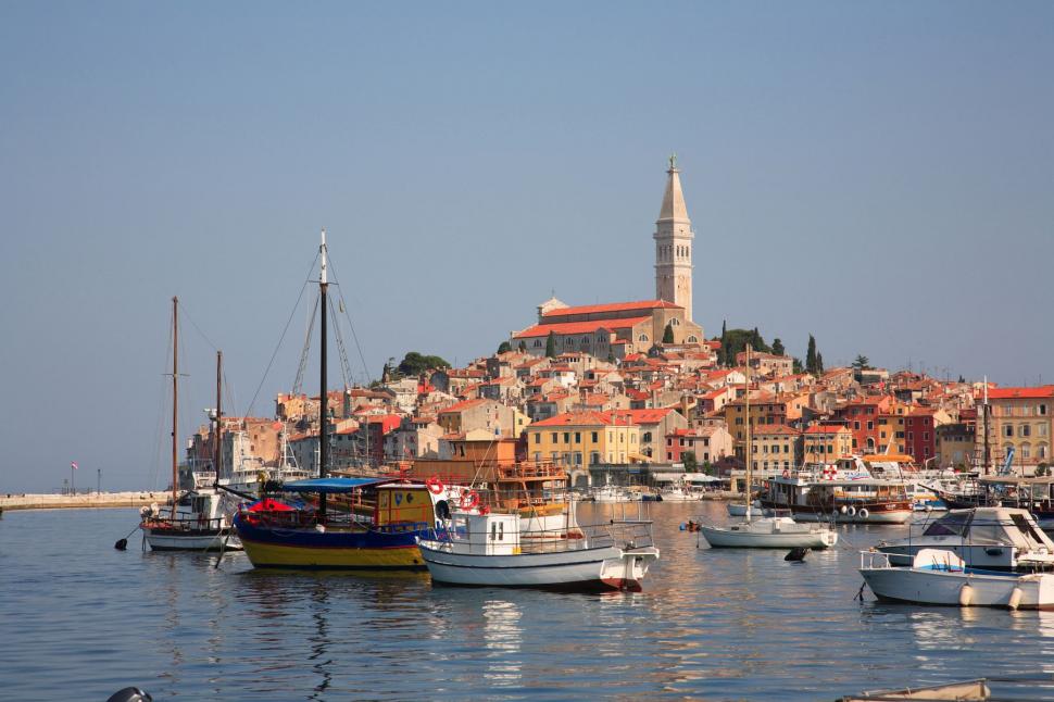 Destinațiile europene care înlocuiesc marile orașe turistice. Aceeași atmosferă, fără aglomerație și caniculă 1035750