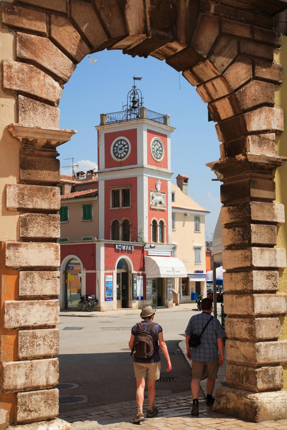 Destinațiile europene care înlocuiesc marile orașe turistice. Aceeași atmosferă, fără aglomerație și caniculă 1035751