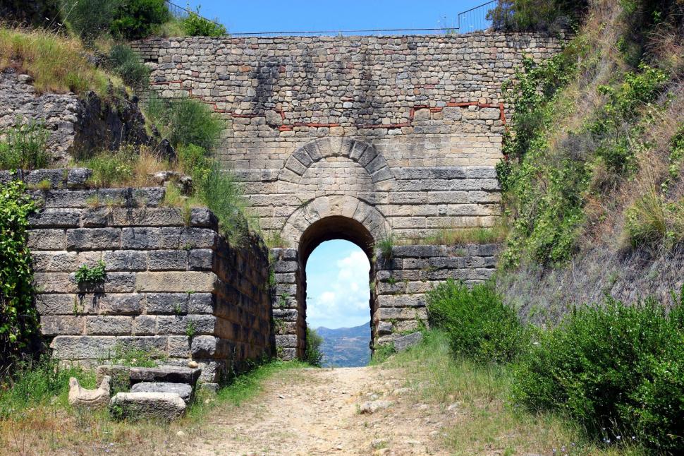 Destinațiile europene care înlocuiesc marile orașe turistice. Aceeași atmosferă, fără aglomerație și caniculă 1035754