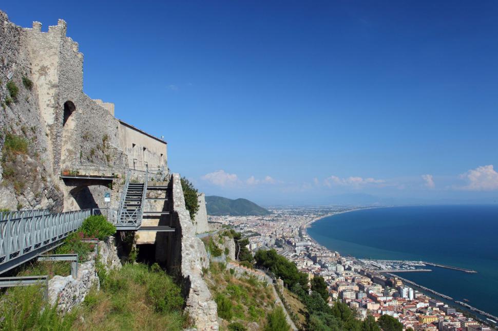 Destinațiile europene care înlocuiesc marile orașe turistice. Aceeași atmosferă, fără aglomerație și caniculă 1035755