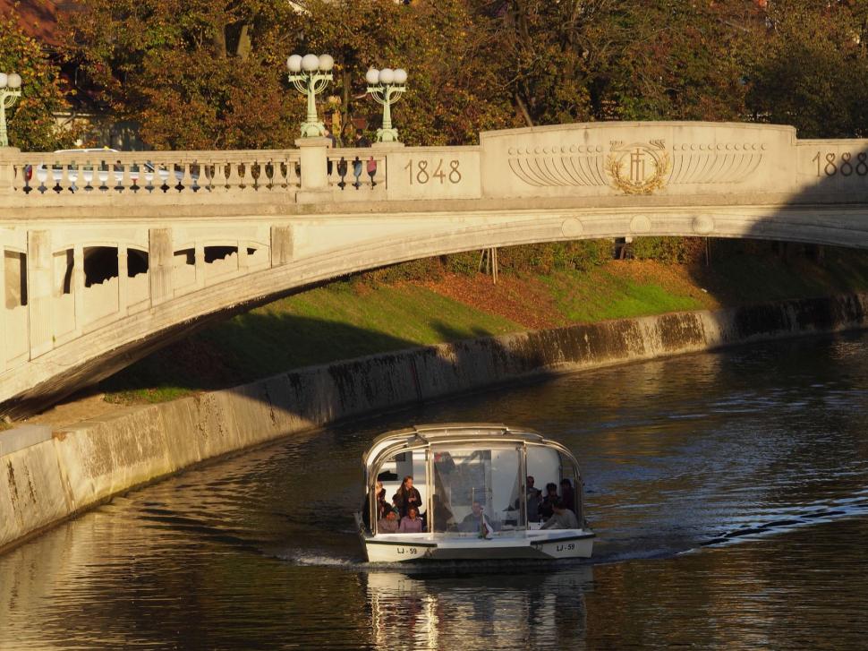 Destinațiile europene care înlocuiesc marile orașe turistice. Aceeași atmosferă, fără aglomerație și caniculă 1035761