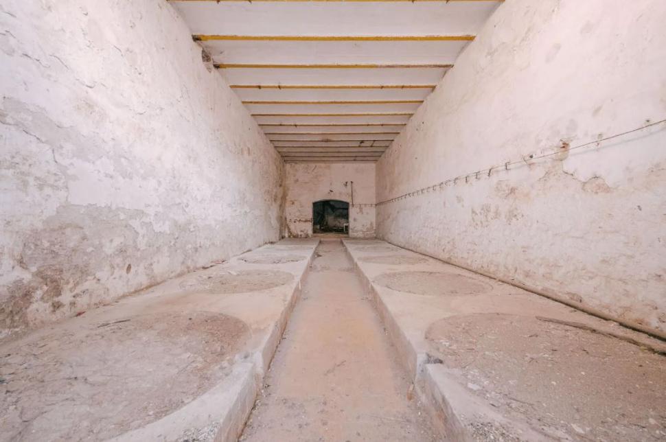 O fostă fabrică de bere din Cluj, veche de peste două secole, a fost scoasă la vânzare. La cât e evaluată 1037453