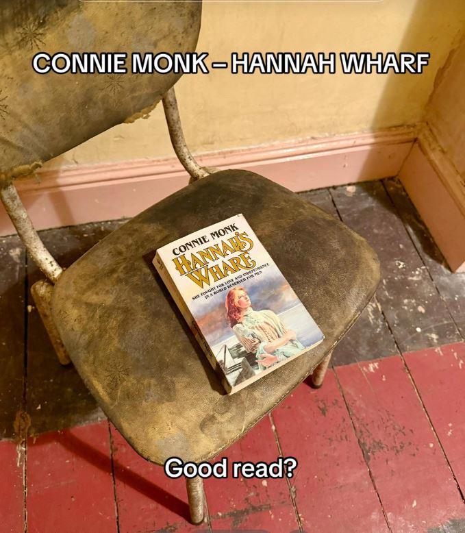 Un cuplu din Marea Britanie, care își renovează casa victoriană, a făcut descoperiri emoţionante în podul casei: "Pe astea le păstrăm" 1037466