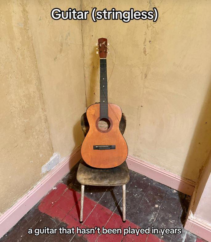 Un cuplu din Marea Britanie, care își renovează casa victoriană, a făcut descoperiri emoţionante în podul casei: "Pe astea le păstrăm" 1037474