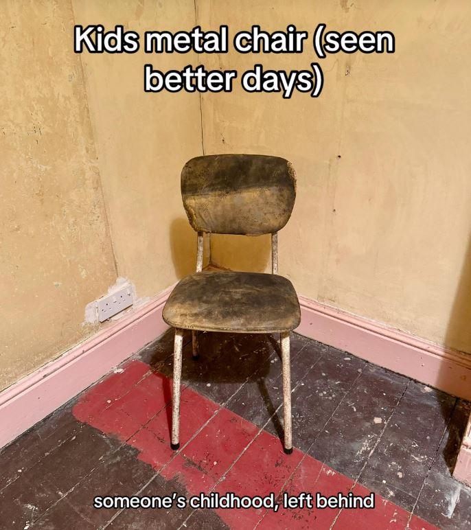 Un cuplu din Marea Britanie, care își renovează casa victoriană, a făcut descoperiri emoţionante în podul casei: "Pe astea le păstrăm" 1037476