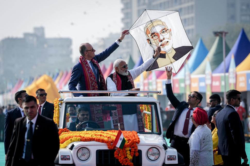 Merz și Modi au înălțat zmeie împreună, la un festival din Ahmebadad. Premierul indian: „M-am bucurat foarte mult” 1037643