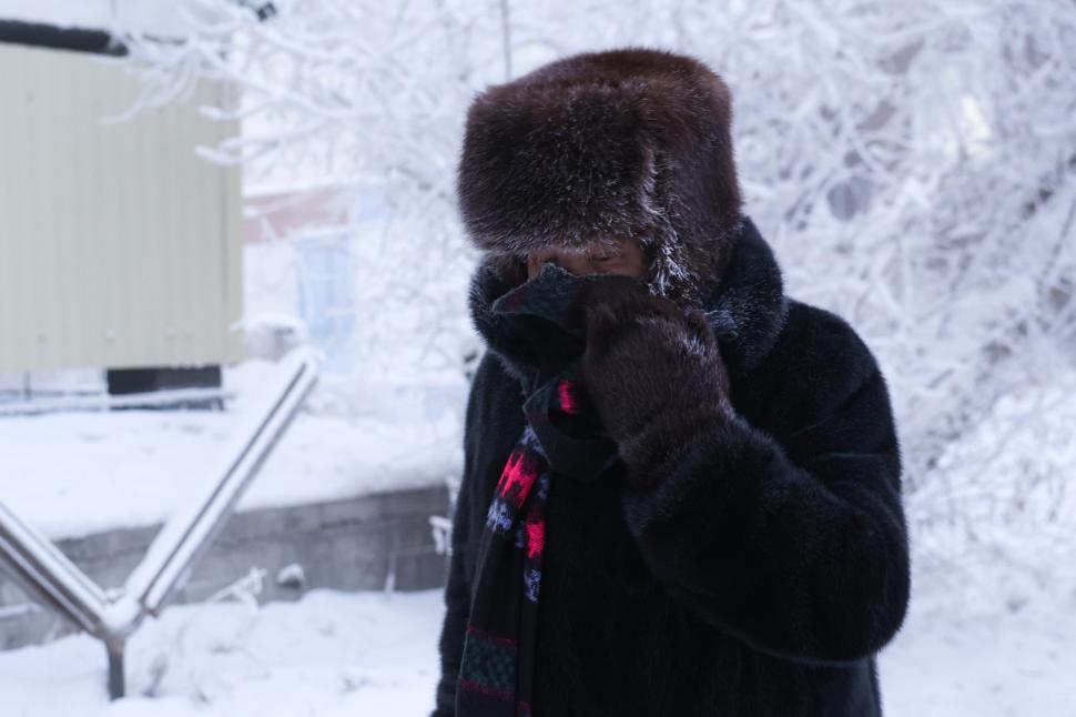 Cum se trăiește în cel mai geros oraș din lume, unde - 40 de grade este temperatura normală. O femeie arată ce face când iese din casă 1037915